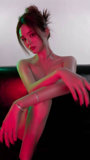姿态优雅身处红光影下的美女手机壁纸